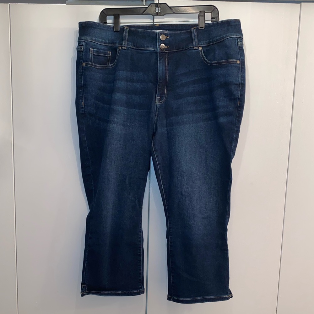 NWOT Lane Bryant Tighter Tummy Skinny Capris